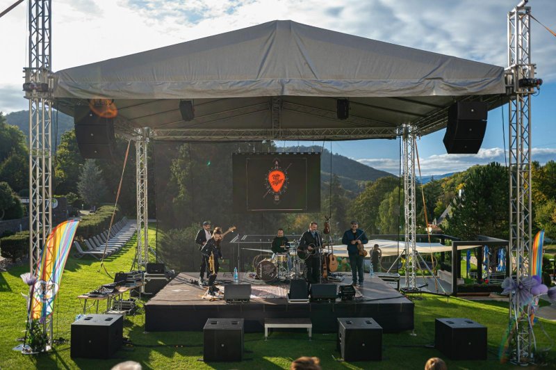 Koncert v areáli hotela Sitno