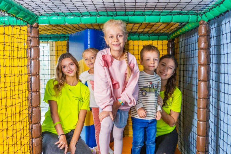 Deti s animátorkami na preliezkach v MiniMe