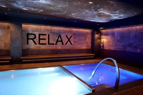 Vnútorný bazén vo Wellness & Relax Zone hotel Sitno 